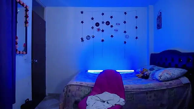 pinky violeta online show from March 4, 3:15 pm