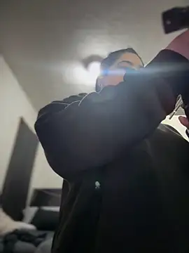 kimmiakiss22 online show from March 6, 8:27 pm