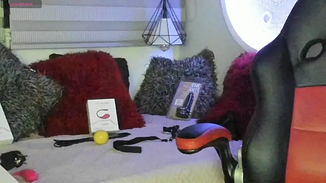 natasha logan  online show from May 10, 4:06 am