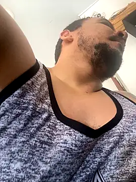 Snapshot of christian_colombian1 chatting on December 7, 6:04 pm christian colombian1 online show from December 7, 6:04 pm