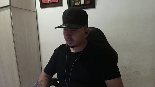 Snapshot of myke_andrade chatting on October 1, 2:50 am myke andrade online show from October 1, 2:50 am