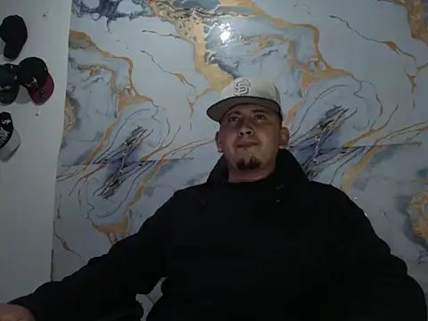Snapshot of myke_andrade chatting on March 5, 3:35 am myke andrade online show from March 5, 3:35 am
