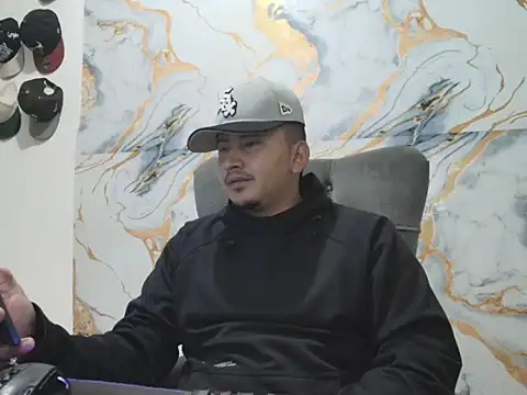 Snapshot of myke_andrade chatting on April 10, 5:45 am myke andrade online show from April 10, 5:45 am