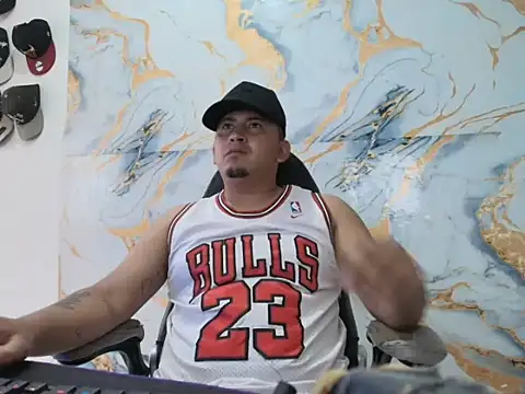 Snapshot of myke_andrade chatting on May 21, 6:26 pm myke andrade online show from May 21, 6:26 pm
