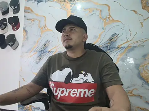 Snapshot of myke_andrade chatting on May 27, 9:01 pm myke andrade online show from May 27, 9:01 pm