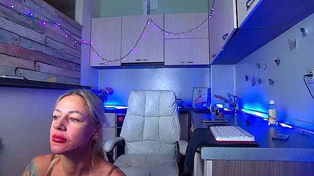 Skinny Nally online show from March 7, 1:24 am