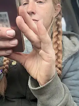 GoldenFlameGoddess online show from April 12, 7:19 pm