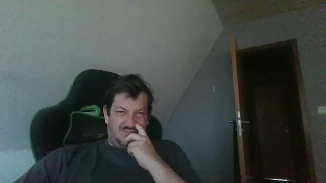 Snapshot of Golffahrer1982 chatting on May 31, 7:26 am Golffahrer1982 online show from May 31, 7:26 am