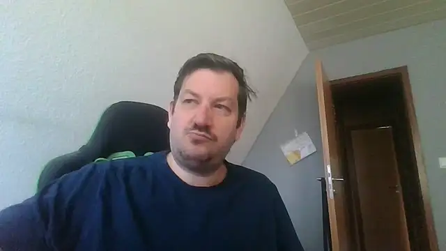 Snapshot of Golffahrer1982 chatting on June 5, 9:15 am Golffahrer1982 online show from June 5, 9:15 am