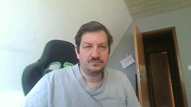 Snapshot of Golffahrer1982 chatting on June 21, 9:23 am Golffahrer1982 online show from June 21, 9:23 am