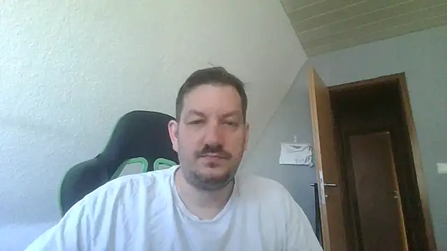 Snapshot of Golffahrer1982 chatting on June 26, 6:29 am Golffahrer1982 online show from June 26, 6:29 am