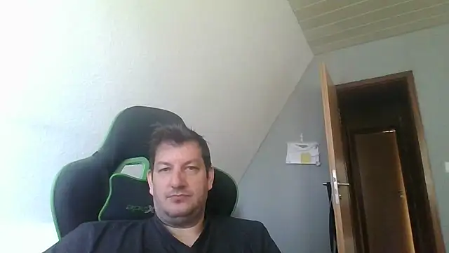 Snapshot of Golffahrer1982 chatting on July 31, 9:52 am Golffahrer1982 online show from July 31, 9:52 am