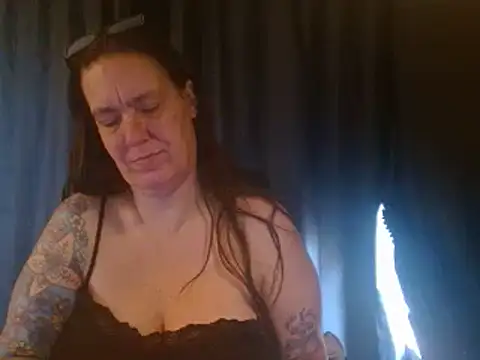 SimoneMoore online show from November 5, 7:25 pm