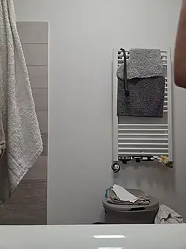 ToplessDragonxh online show from April 13, 9:42 pm