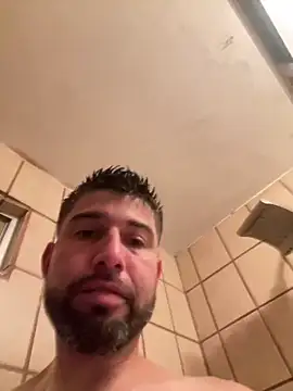 Snapshot of hotraillX chatting on December 11, 1:15 am hotraillX online show from December 11, 1:15 am