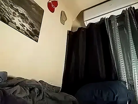 Snapshot of hotraillX chatting on December 29, 5:31 am hotraillX online show from December 29, 5:31 am