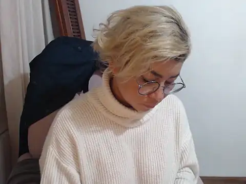 Snapshot of diane_fergusson chatting on March 29, 11:21 am diane fergusson online show from March 29, 11:21 am