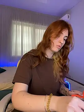  Chlo  e online show from November 14, 11:20 am