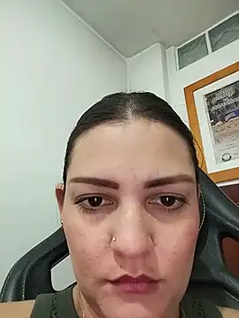 Mia Hampton online show from May 19, 8:59 pm