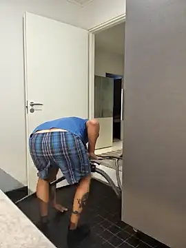 DarrenSullivanSlut online show from February 5, 11:55 am