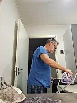 DarrenSullivanSlut online show from December 3, 8:00 am