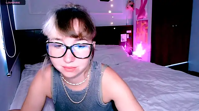 Cosmo Riri online show from September 25, 5:00 am