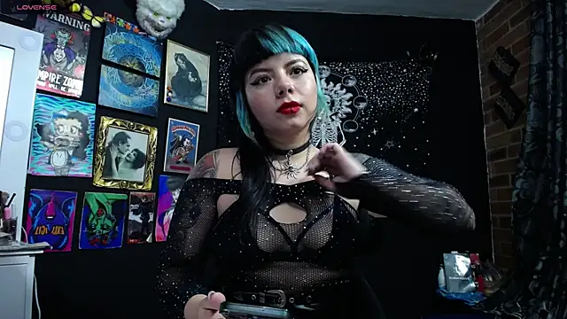 Yourmadame P online show from March 13, 11:05 pm