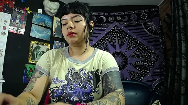 Yourmadame P online show from July 16, 11:11 pm