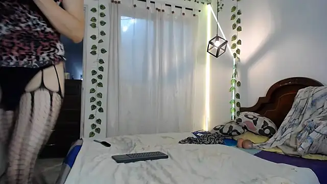 ivonne  hott1 online show from February 21, 6:20 pm