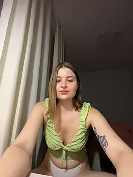 Snapshot of EllenMays chatting on February 8, 12:14 am EllenMays online show from February 8, 12:14 am