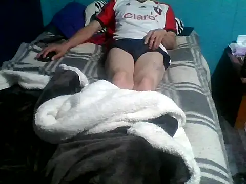 Snapshot of malekon76 chatting on December 17, 12:33 pm malekon76 online show from December 17, 12:33 pm