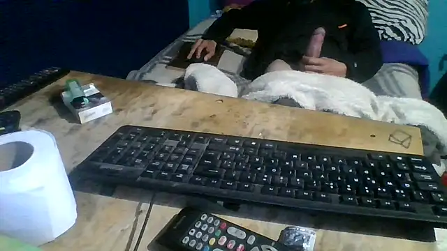 Snapshot of malekon76 chatting on March 25, 1:06 pm malekon76 online show from March 25, 1:06 pm