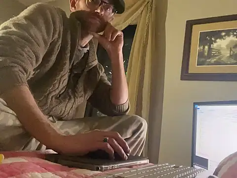 Snapshot of MaxSpadeErotica chatting on April 11, 8:51 am MaxSpadeErotica online show from April 11, 8:51 am