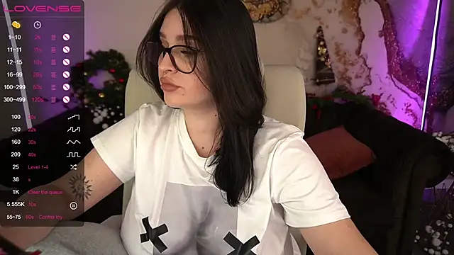 Snapshot of JeysyPotter chatting on January 1, 9:52 pm JeysyPotter online show from January 1, 9:52 pm