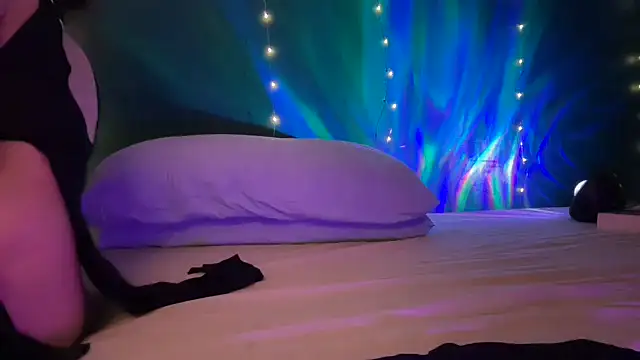 Snapshot of MistyParadiso chatting on February 28, 5:25 pm MistyParadiso online show from February 28, 5:25 pm