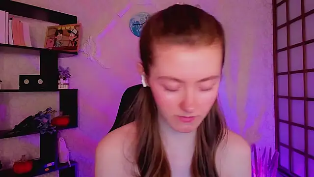 KateCuddle online show from December 18, 2:10 am