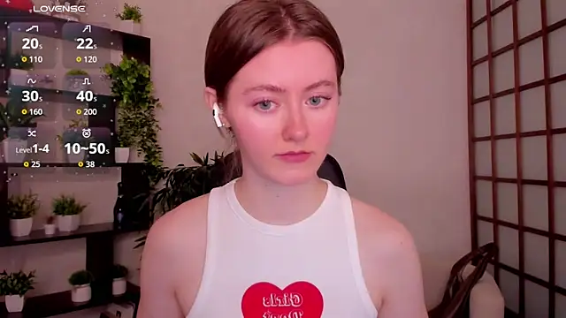 Snapshot of KateCuddle chatting on March 10, 3:00 am KateCuddle online show from March 10, 3:00 am