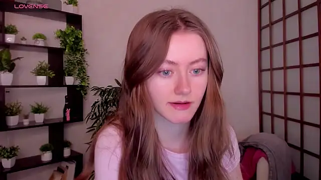 Snapshot of KateCuddle chatting on March 11, 2:39 am KateCuddle online show from March 11, 2:39 am