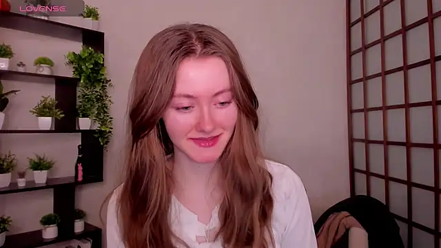 Snapshot of KateCuddle chatting on March 12, 2:39 am KateCuddle online show from March 12, 2:39 am