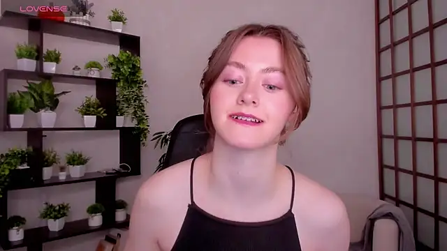 Snapshot of KateCuddle chatting on March 27, 2:06 am KateCuddle online show from March 27, 2:06 am