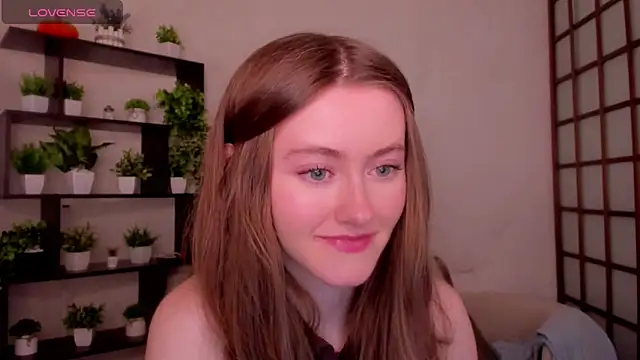 Snapshot of KateCuddle chatting on April 3, 2:53 am KateCuddle online show from April 3, 2:53 am