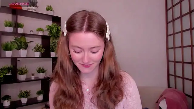 Snapshot of KateCuddle chatting on April 6, 2:53 am KateCuddle online show from April 6, 2:53 am