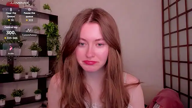 Snapshot of KateCuddle chatting on April 8, 2:33 am KateCuddle online show from April 8, 2:33 am