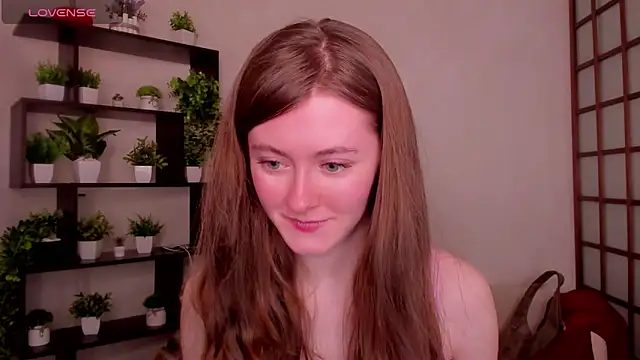 Snapshot of KateCuddle chatting on April 9, 2:33 am KateCuddle online show from April 9, 2:33 am