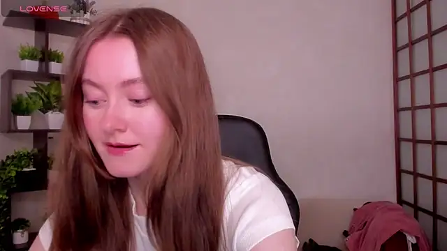 Snapshot of KateCuddle chatting on April 10, 2:39 am KateCuddle online show from April 10, 2:39 am