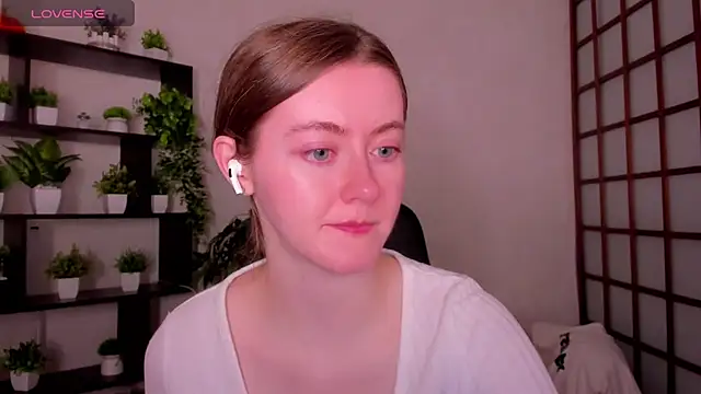 Snapshot of KateCuddle chatting on May 8, 2:17 am KateCuddle online show from May 8, 2:17 am
