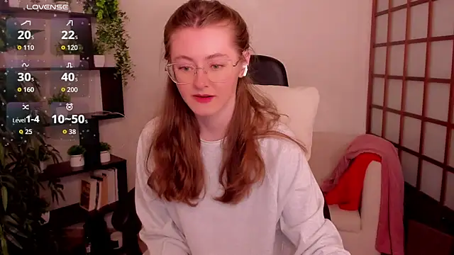 Snapshot of KateCuddle chatting on May 18, 4:07 am KateCuddle online show from May 18, 4:07 am