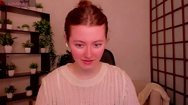 Snapshot of KateCuddle chatting on May 21, 2:18 am KateCuddle online show from May 21, 2:18 am
