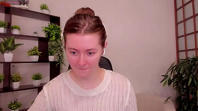 KateCuddle online show from August 4, 2:04 am