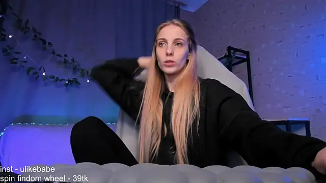 Snapshot of Anna_Fink chatting on January 31, 5:32 pm Anna Fink online show from January 31, 5:32 pm